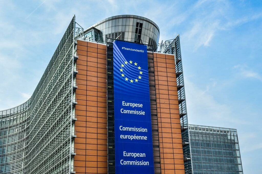Komisja Europejska wstrzymuje współpracę transgraniczną i transnarodową z Rosją i Białorusią